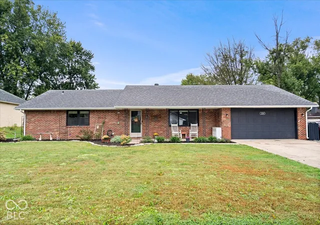 Photo 2 of Single family home for sale at 1218 S Durbin Dr, Anderson, IN 46012 | MLS# 22126957 | Listing updated on 2026-09-25