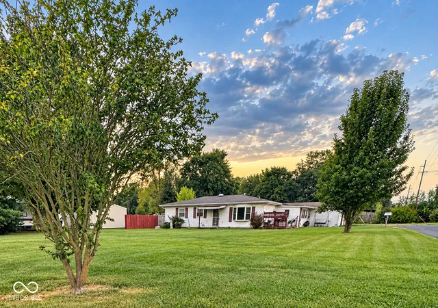 Photo 2 of Single family home for sale at 5498 E Main St, Avon, IN 46123 | MLS# 22126975 | Listing updated on 2026-09-22