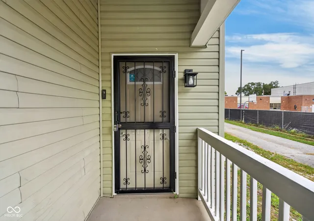 Photo 3 of Single family home for sale at 822 W 28th Street, Indianapolis, IN 46208 | MLS# 22126977 | Listing updated on 2026-09-21