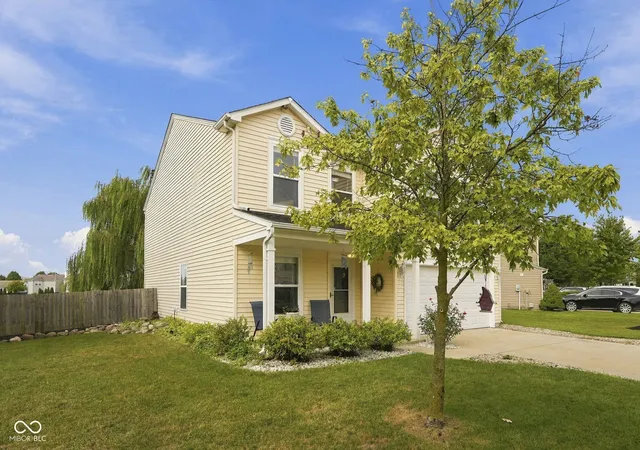 Photo 3 of Single family home for sale at 2274 Hampton Dr, Franklin, IN 46131 | MLS# 22126979 | Listing updated on 2026-09-19