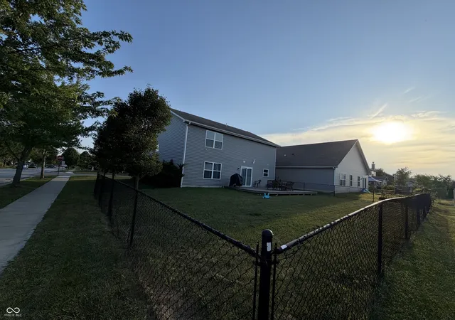 Photo 2 of Single family home for sale at 948 Brookshire Dr, Franklin, IN 46131 | MLS# 22126985 | Listing updated on 2026-10-06