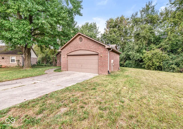 Photo 4 of Single family home for sale at 1360 Boone Ct, Indianapolis, IN 46217 | MLS# 22127001 | Listing updated on 2026-09-19