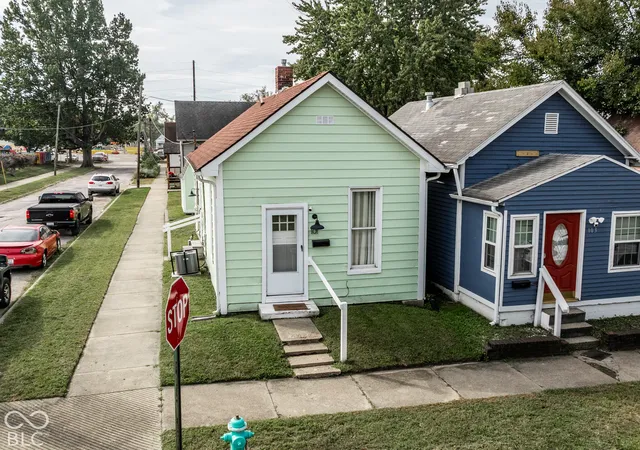 Photo 4 of Single family home for sale at 101 Kansas St, Indianapolis, IN 46225 | MLS# 22127004 | Listing updated on 2026-10-05