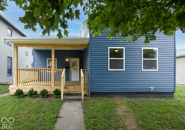 Photo 2 of Single family home for sale at 418 E 3rd Street, Seymour, IN 47274 | MLS# 22127021 | Listing updated on 2026-10-02