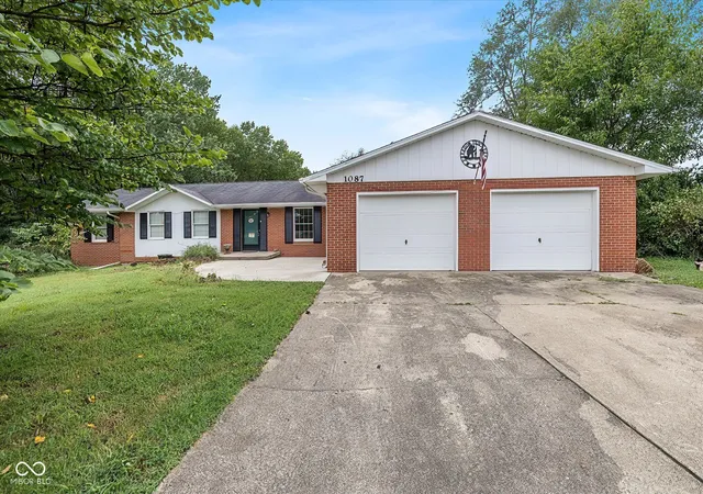Single family home for sale at 1087 W Whiterock Rd, Brazil, IN 47834 | MLS# 22127031