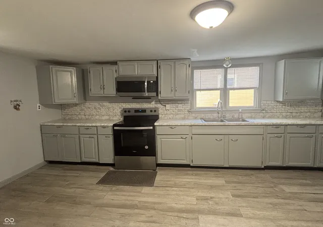 Photo 3 of Single family home for sale at 613 W Washington St, Greensburg, IN 47240 | MLS# 22127033 | Listing updated on 2026-09-22