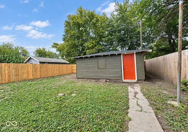 Photo 3 of Single family home for sale at 941 N Olney St, Indianapolis, IN 46201 | MLS# 22127038 | Listing updated on 2026-10-05