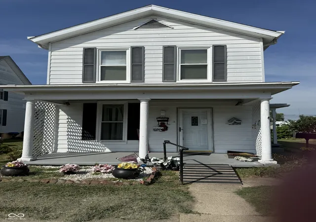 Single family home for sale at 618 S Poplar St, Seymour, IN 47274 | MLS# 22127043