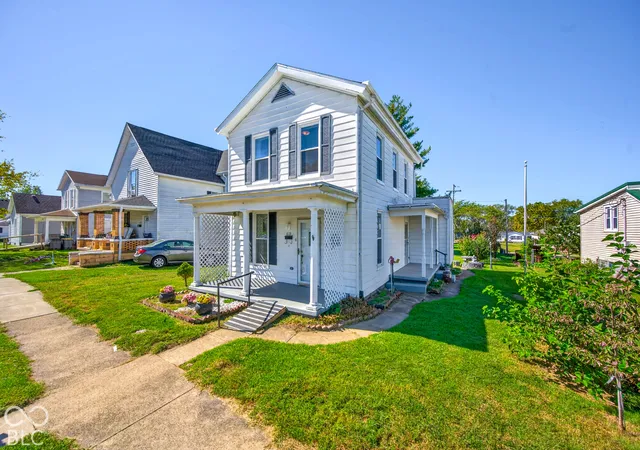Photo 3 of Single family home for sale at 618 S Poplar St, Seymour, IN 47274 | MLS# 22127043 | Listing updated on 2026-10-21
