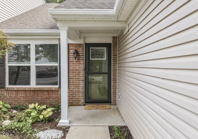 Photo 2 of Single family home for sale at 7329 Oak Knoll Dr, Indianapolis, IN 46217 | MLS# 22127048 | Listing updated on 2026-10-06