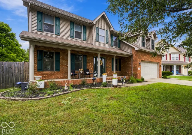Photo 2 of Single family home for sale at 1992 Westminster Pl, Columbus, IN 47201 | MLS# 22127057 | Listing updated on 2026-09-25