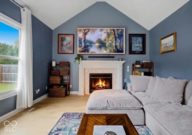 Photo 3 of Single family home for sale at 1992 Westminster Pl, Columbus, IN 47201 | MLS# 22127057 | Listing updated on 2026-10-07