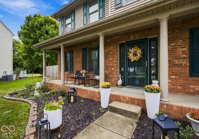 Photo 3 of Single family home for sale at 1992 Westminster Pl, Columbus, IN 47201 | MLS# 22127057 | Listing updated on 2026-09-25