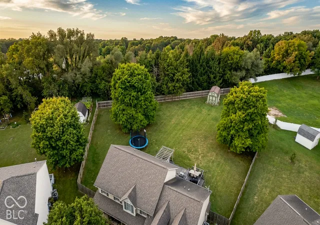 Photo 3 of Single family home for sale at 1992 Westminster Pl, Columbus, IN 47201 | MLS# 22127057 | Listing updated on 2026-10-09