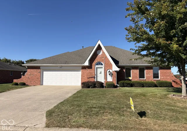 Condo for sale at 396 Vinewood Dr S, Brownsburg, IN 46112 | MLS# 22127062