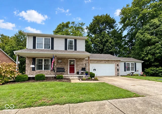 Single family home for sale at 894 Lincoln Hts Dr, Martinsville, IN 46151 | MLS# 22127071