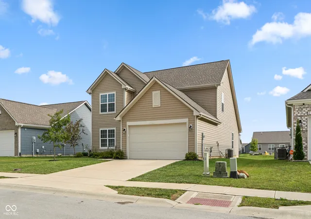 Photo 2 of Single family home for sale at 2389 Silver Spoon Dr, Greenfield, IN 46140 | MLS# 22127078 | Listing updated on 2026-10-12
