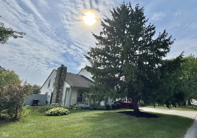 Photo 2 of Condo for sale at 2559 Chaseway Ct, Indianapolis, IN 46268 | MLS# 22127087 | Listing updated on 2026-09-20