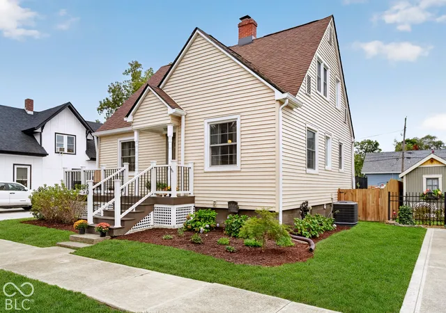 Photo 2 of Sale Pending at 20 S Hougham St, Franklin, IN 46131 | MLS# 22127090 | Listing updated on 2026-09-26