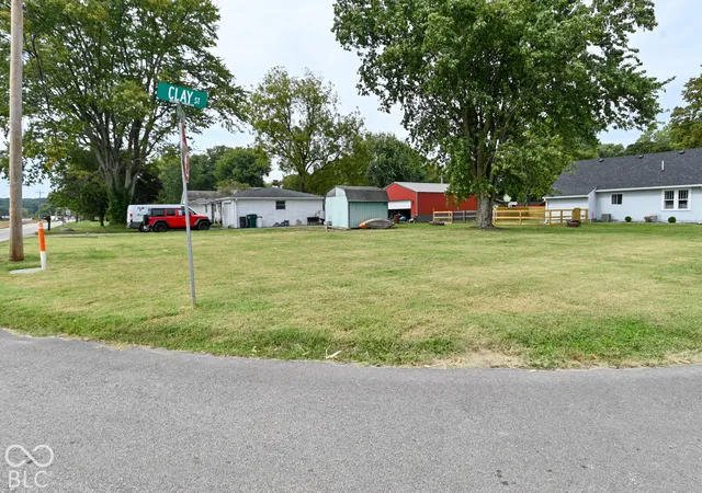 Photo 3 of Sale Pending at 6030 Clay St, Martinsville, IN 46151 | MLS# 22127104 | Listing updated on 2026-10-13