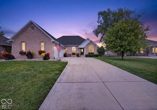 Photo 1 of Single family home for sale at 2807 Bloomsbury Dr S, Greenwood, IN 46143 | MLS# 22127108 | Listing updated on 2026-09-30