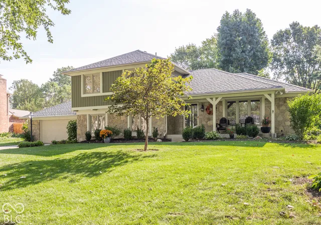 Photo 3 of Sale Pending at 531 E Village Dr, Carmel, IN 46032 | MLS# 22127109 | Listing updated on 2026-10-06