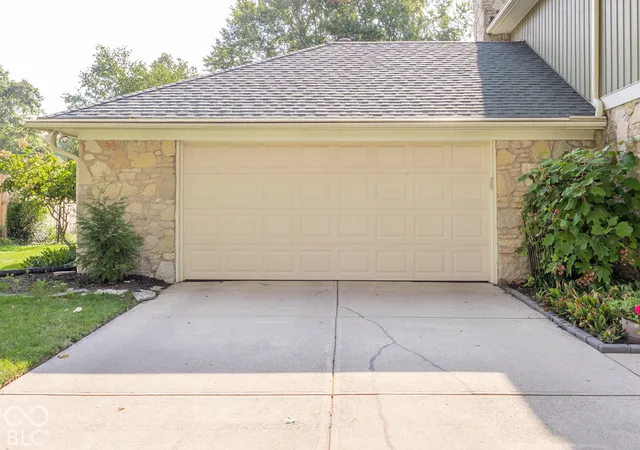 Photo 3 of Sale Pending at 531 E Village Dr, Carmel, IN 46032 | MLS# 22127109 | Listing updated on 2026-10-06