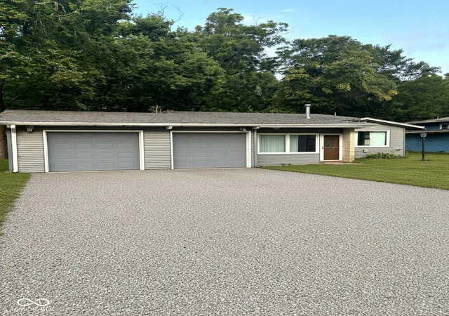 Photo 2 of Single family home for sale at 723 E Canary Ln, Monticello, IN 47960 | MLS# 22127116 | Listing updated on 2026-09-21