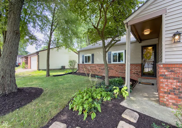 Photo 4 of Single family home for sale at 7520 Ardwell Dr, Indianapolis, IN 46237 | MLS# 22127119 | Listing updated on 2026-09-22