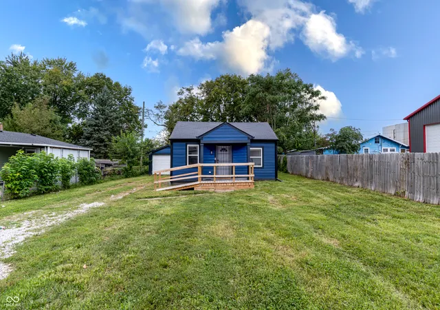 Photo 2 of Sale Pending at 890 S Auburn St, Indianapolis, IN 46241 | MLS# 22127125 | Listing updated on 2026-10-06