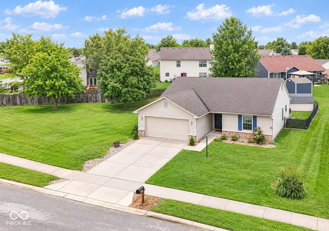 Photo 4 of Single family home for sale at 133 Brixton Woods W Dr, Pittsboro, IN 46167 | MLS# 22127126 | Listing updated on 2026-09-23