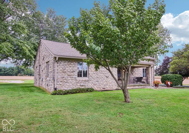 Photo 3 of Sale Pending at 11131 Mcclure Rd, Martinsville, IN 46151 | MLS# 22127156 | Listing updated on 2026-10-09