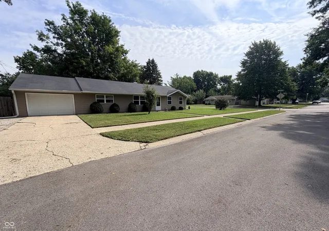 Photo 3 of Sale Pending at 400 N Grace Ave, Crawfordsville, IN 47933 | MLS# 22127172 | Listing updated on 2026-10-07