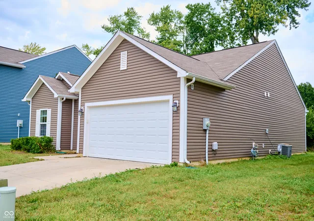 Photo 2 of Single family home for sale at 9218 Tansel Crk Dr, Indianapolis, IN 46234 | MLS# 22127181 | Listing updated on 2026-09-22