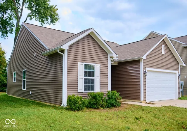 Photo 3 of Single family home for sale at 9218 Tansel Crk Dr, Indianapolis, IN 46234 | MLS# 22127181 | Listing updated on 2026-09-22