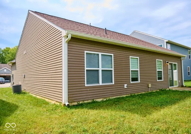 Photo 4 of Single family home for sale at 9218 Tansel Crk Dr, Indianapolis, IN 46234 | MLS# 22127181 | Listing updated on 2026-09-22
