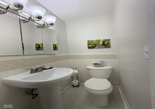 Photo 3 of Single family home for sale at 1014 W North St, Greenfield, IN 46140 | MLS# 22127197 | Listing updated on 2026-09-21