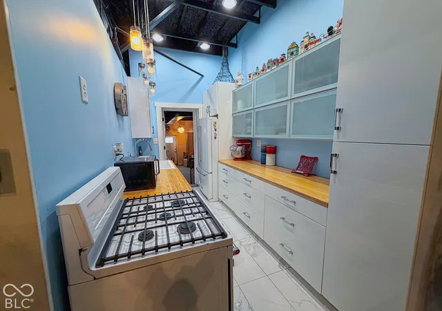 Photo 3 of Single family home for sale at 2421 Central, Indianapolis, IN 46205 | MLS# 22127199 | Listing updated on 2026-10-01