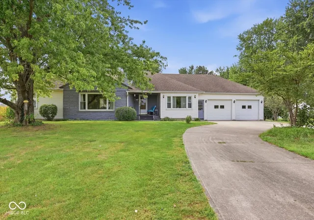 Photo 3 of Single family home for sale at 2441 S Tucker Rd, Shelbyville, IN 46176 | MLS# 22127201 | Listing updated on 2026-09-25