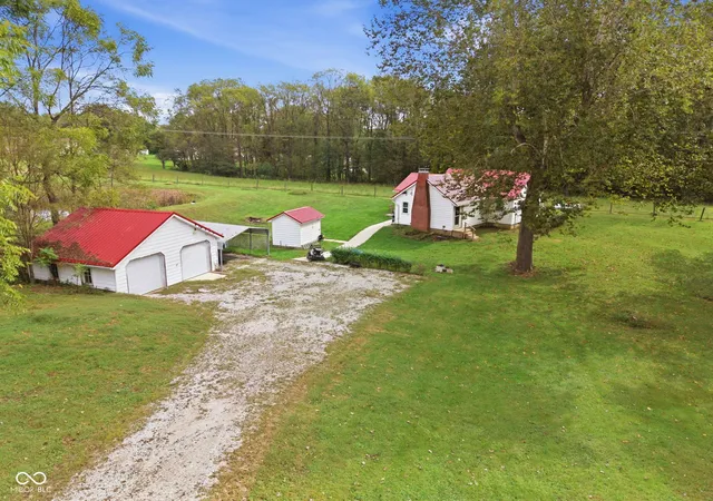 Photo 2 of Single family home for sale at 4561 S County Rd 325 W, Greencastle, IN 46135 | MLS# 22127203 | Listing updated on 2026-09-23