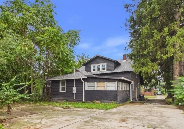 Photo 3 of Single family home for sale at 1611 Nichol Ave, Anderson, IN 46016 | MLS# 22127219 | Listing updated on 2026-09-22