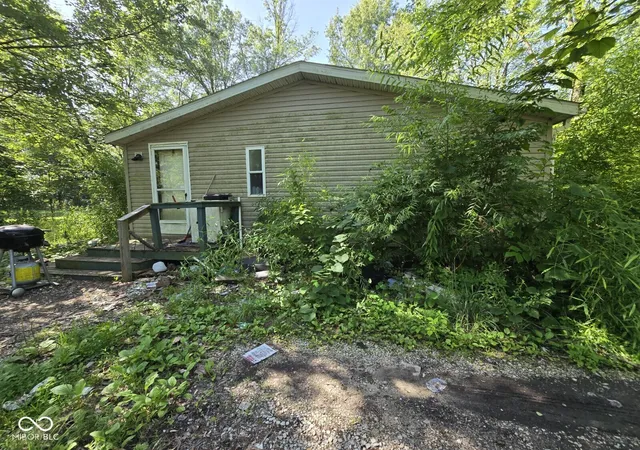 Photo 2 of Manufactured home for sale at 1017 S Orchard St, Farmersburg, IN 47850 | MLS# 22127222 | Listing updated on 2026-10-28