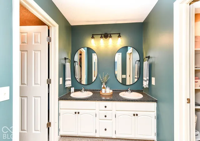 Photo 3 of Single family home for sale at 6580 Kings Ct, Avon, IN 46123 | MLS# 22127227 | Listing updated on 2026-10-24