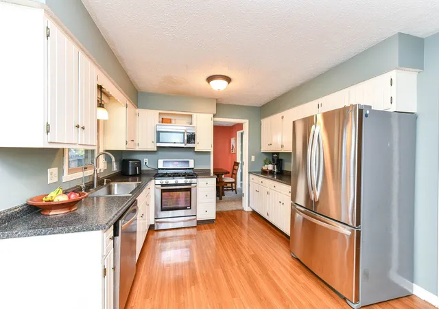 Photo 4 of Single family home for sale at 6580 Kings Ct, Avon, IN 46123 | MLS# 22127227 | Listing updated on 2026-10-24