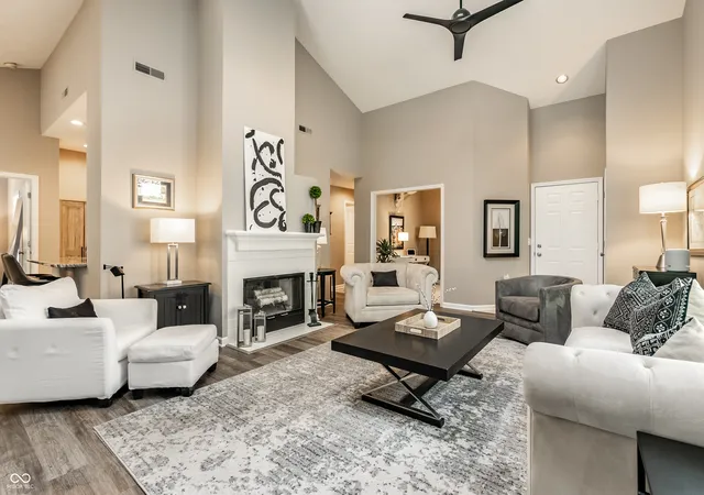 Photo 3 of Single family home for sale at 10011 Franklin Ct, Carmel, IN 46280 | MLS# 22127234 | Listing updated on 2026-09-24