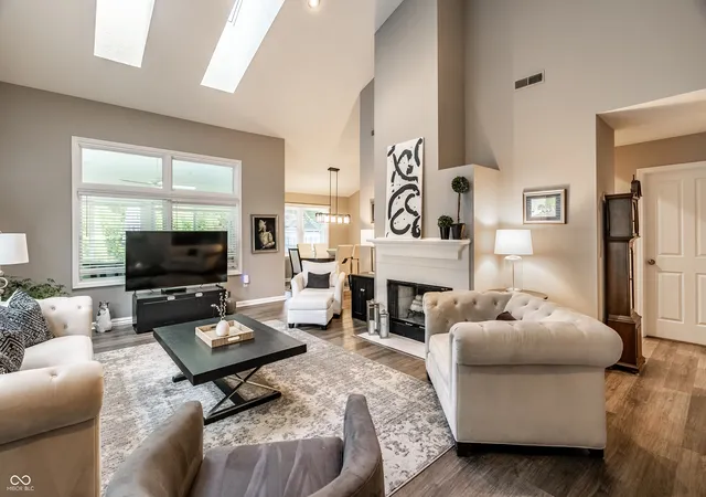 Photo 3 of Single family home for sale at 10011 Franklin Ct, Carmel, IN 46280 | MLS# 22127234 | Listing updated on 2026-09-24