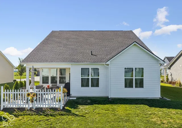Photo 3 of Single family home for sale at 3337 Sunnyvale Dr, Brownsburg, IN 46112 | MLS# 22127238 | Listing updated on 2026-10-08
