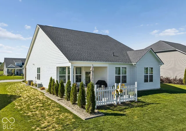 Photo 3 of Single family home for sale at 3337 Sunnyvale Dr, Brownsburg, IN 46112 | MLS# 22127238 | Listing updated on 2026-10-08