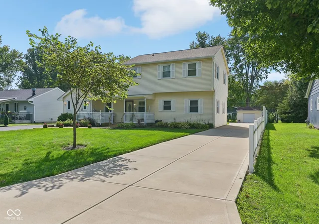 Photo 3 of Single family home for sale at 1024 E Auman Dr, Carmel, IN 46032 | MLS# 22127239 | Listing updated on 2026-09-24