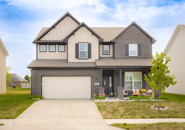 Single family home for sale at 5717 Lauren Ln, Columbus, IN 47203 | MLS# 22127245
